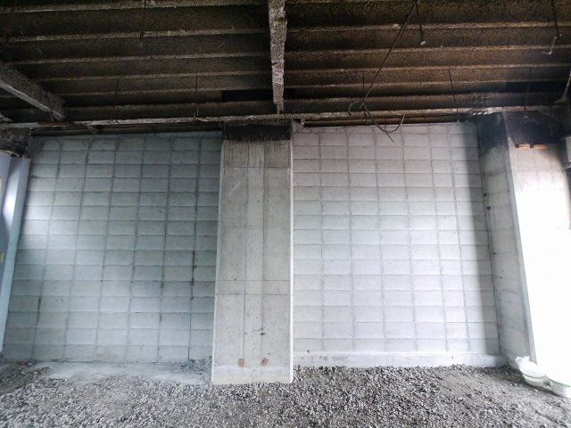 筒井高架下の内装