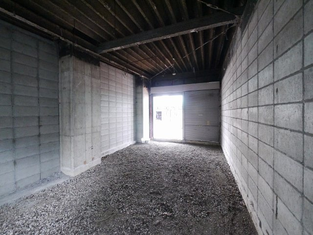 筒井高架下の内装