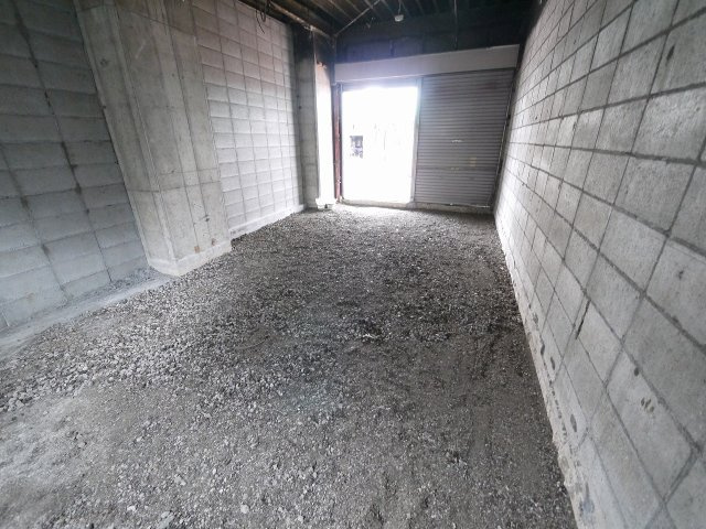 筒井高架下の内装