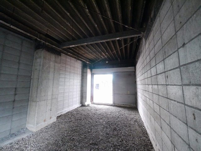 筒井高架下の内装