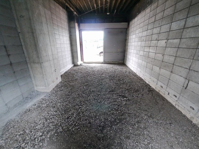 筒井高架下の内装