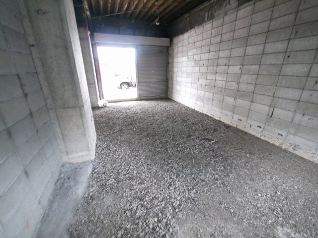 筒井高架下の内装