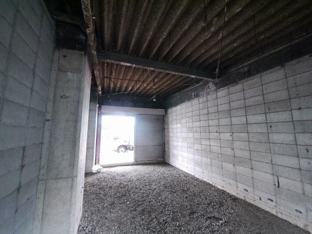 筒井高架下の内装