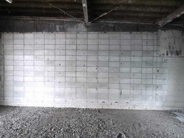 筒井高架下の内装