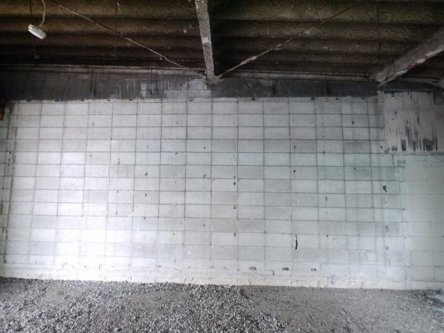 筒井高架下の内装