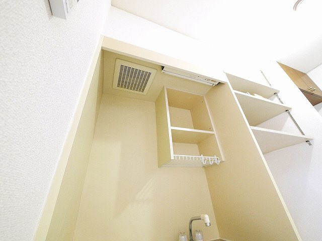 松谷ハイツのキッチン|コンパクトなキッチンで掃除もラクラク