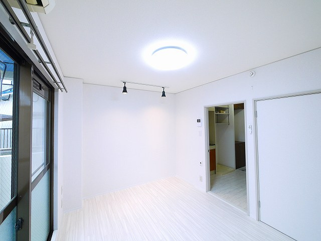 松谷ハイツの洋室|広々とした洋室です