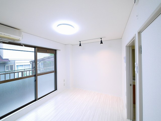 松谷ハイツの居間・リビング|ゆったり過ごせるリビングです