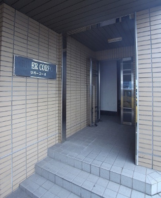 【エントランス】 | リバーコーポ | 清潔なエントランスです