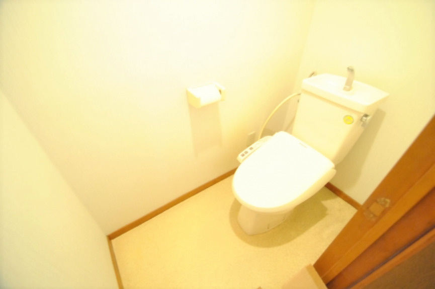 リバーコーポのトイレ|ゆったりとした空間のトイレです