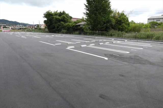 ムーンリバーBの駐車場