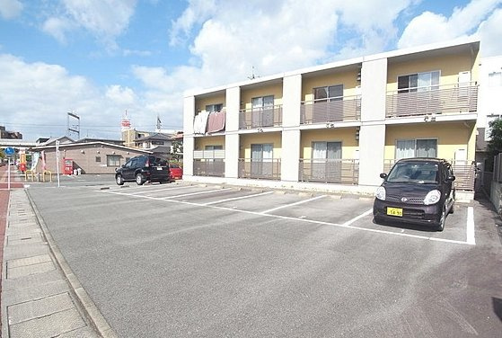 エル・フレックスの駐車場