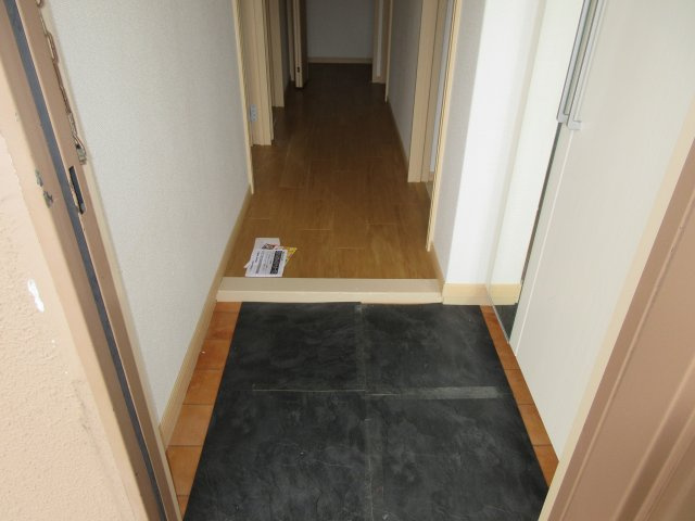 ウエストヴィラ西本の玄関
