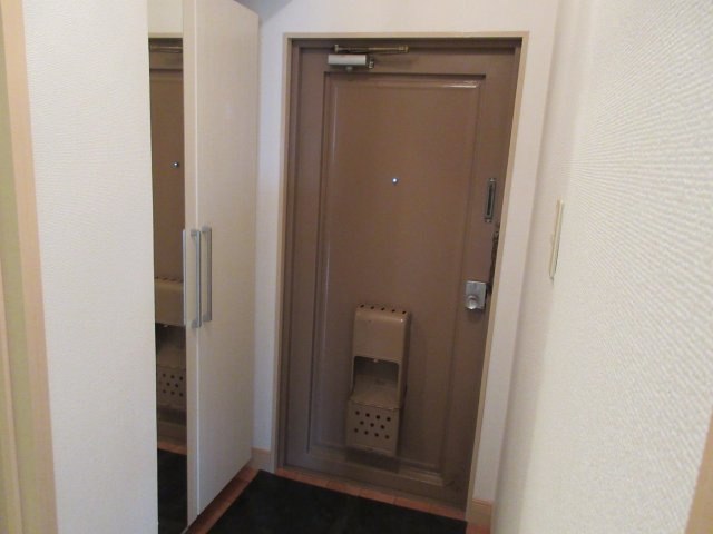 ウエストヴィラ西本の玄関