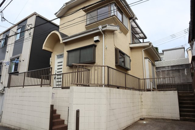 八千代市萱田　中古戸建　「八千代中央駅」徒歩３分　内装リフォーム済の外観