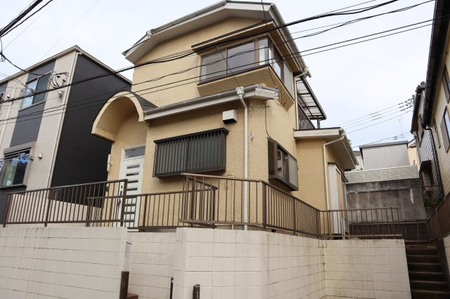 八千代市萱田　中古戸建　「八千代中央駅」徒歩３分　内装リフォーム済の外観