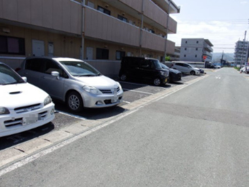 ラビットハウス白山Ⅱの駐車場