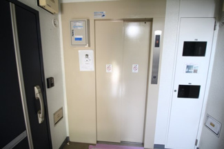 【その他共用部分】 | 各階２住戸に１基のエレベーターです！