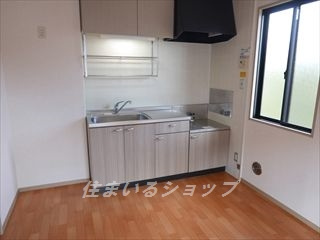 広島市安佐北区亀山１丁目のアパートのキッチン|窓あり