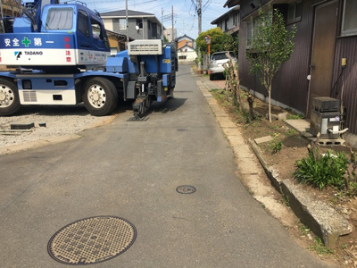 【前面道路含む現地写真】 | 限定特典☆対象物件　守谷市百合ヶ丘３丁目第１６　２号棟 | ○カースペース２台分確保♪セカンドカーやお友達を呼ぶときに便利なので車好きのパパや駐車の苦手なママにも嬉しいですね。
