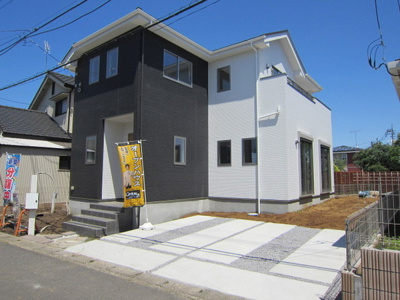 【前面道路含む現地写真】 | 牛久市上柏田４LDK・スタディカウンター・全居室６帖以上！ | ○全室南向き！2面採光！明るく開放感があり心地良い時間が過ごせます♪収納充実していてお部屋が片付き広々！