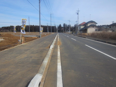 【前面道路含む現地写真】 | 阿見町よしわら 第3　1号棟　クワイエ地震の揺れを吸収する家 | ◆当日の急な見学も大丈夫です！ご見学予約はフリーダイヤル0120-89-6328まで♪『情報集収のための資料が欲しいお客様』はオレンジの『資料請求する（無料）』のボタンをクリックしてください♪