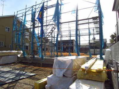 【前面道路含む現地写真】 | 龍ヶ崎市松ヶ丘3丁目3期　1号棟　ブルーミングガーデン | ◆当日の急な見学も大丈夫です！ご見学予約はフリーダイヤル0120-89-6328まで♪『情報集収のための資料が欲しいお客様』はオレンジの『資料請求する（無料）』のボタンをクリックしてください♪