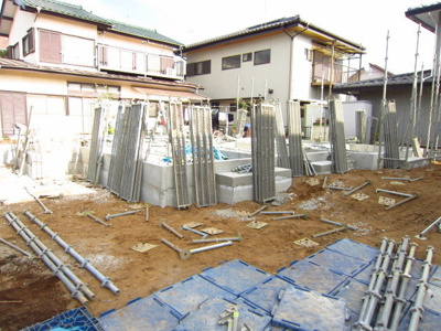 【外観】 | 稲敷郡阿見町中央5丁目　1号棟　ブルーミングガーデン | ◆当日の急な見学も大丈夫です！ご見学予約はフリーダイヤル0120-89-6328まで♪『情報集収のための資料が欲しいお客様』はオレンジの『資料請求する（無料）』のボタンをクリックしてください♪