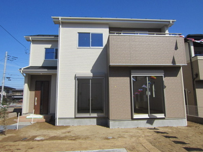 【前面道路含む現地写真】 | 阿見町阿見1期　3号棟　LiveleGardenS　 | モダンな外観!(^^)!