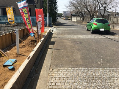 【前面道路含む現地写真】 | つくば市桜1期　1号棟　和モダン仕様 | ◆もっともっと♪周辺の情報が知りたい・内外装の写真が見たい等、お問合わせを頂ければ即日に対応致します。大上エステート・フリーダイアル【０１２０－89－6328】までお問合わせください。