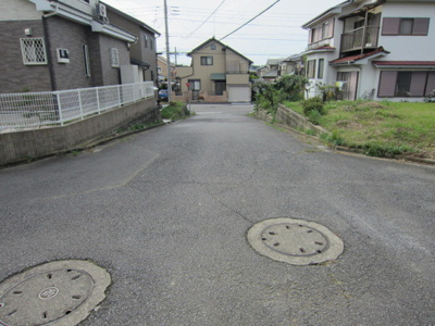 【前面道路含む現地写真】 | つくば市宝陽台　分譲地内 | ご見学予約はフリーダイヤル0800-603-2064まで♪『情報集収のための資料が欲しいお客様』はオレンジの『資料請求する（無料）』のボタンをクリックしてください♪
