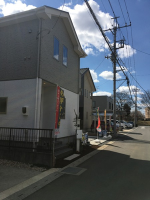 【前面道路含む現地写真】 | 守谷市立沢1期　1号棟ケイアイフィット建物・地盤保証の家　 | ★飽きのこないベーシックデザイン♪閑静な住宅地でのびのび子育てできます♪