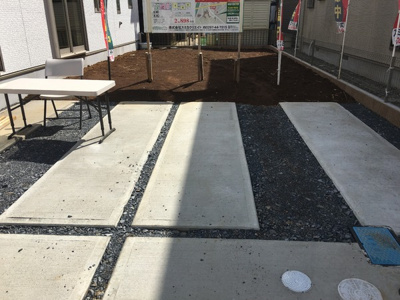 【駐車場】 | 守谷市立沢1期　1号棟ケイアイフィット建物・地盤保証の家　 | ★カースぺース2台分確保！セカンドカーやお友達を呼ぶときに便利なので車好きのパパにもママにも嬉しいですね♪