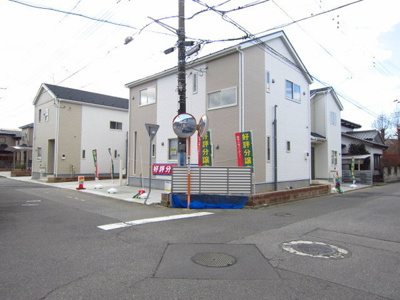 【前面道路含む現地写真】 | 取手市戸頭　第11　2号棟　限定特典☆ | 周辺環境も合わせてご案内致します☆駅・小学校・幼稚園・だけではなく、スーパーや商業施設も徒歩圏内♪小さなお子様がいるご家庭も安心して新生活をスタートできる住環境です♪閑静な住宅地でのびのび子育て♪
