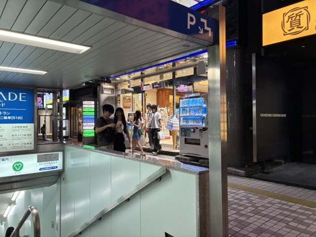 新宿CENTER　COURT