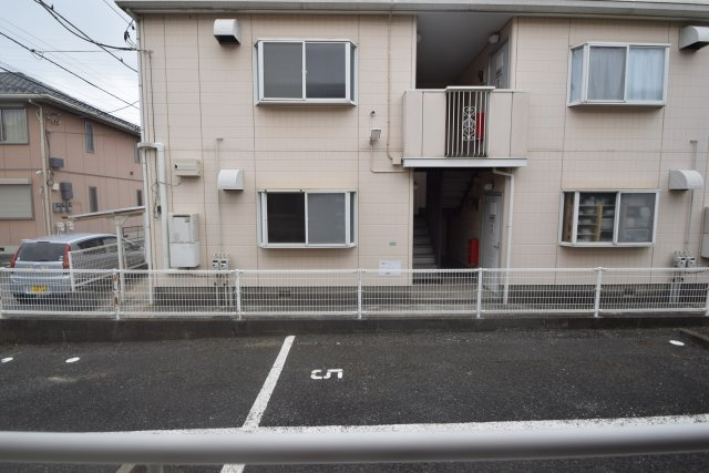 飛の台ハイツＡ・Ｂ棟の展望|目の前が駐車場のため日当たり良好です