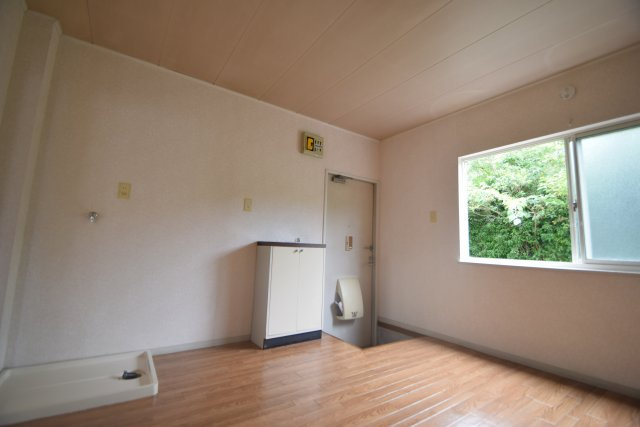 飛の台ハイツＡ・Ｂ棟の居間・リビング|ゆったりとした居間です