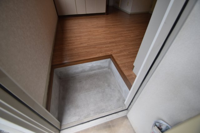 飛の台ハイツＡ・Ｂ棟の玄関|下駄箱付き