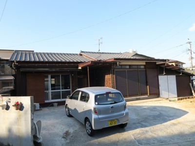 【外観】 | 平原町貸家 | 建物前面に駐車場3台可能です