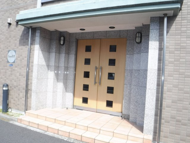 シャルム住吉のエントランス