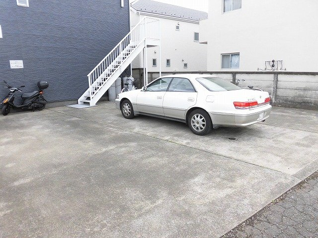 エステートピアたんぽぽの駐車場