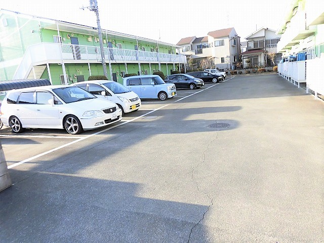 サンビューラーAの駐車場