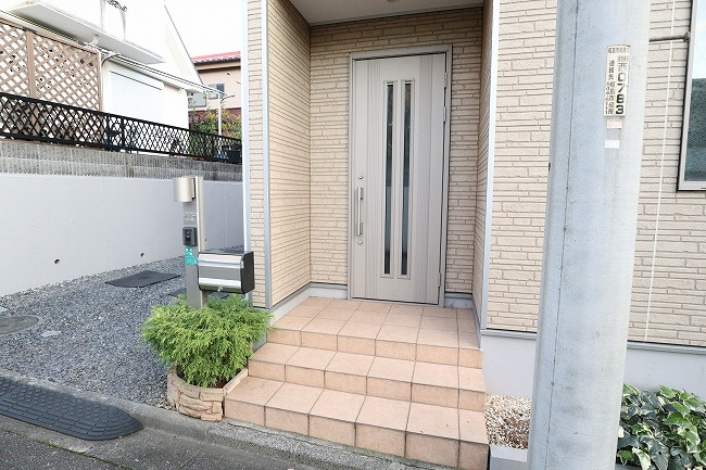 昭島ハウスのエントランス