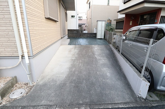 昭島ハウスの駐車場