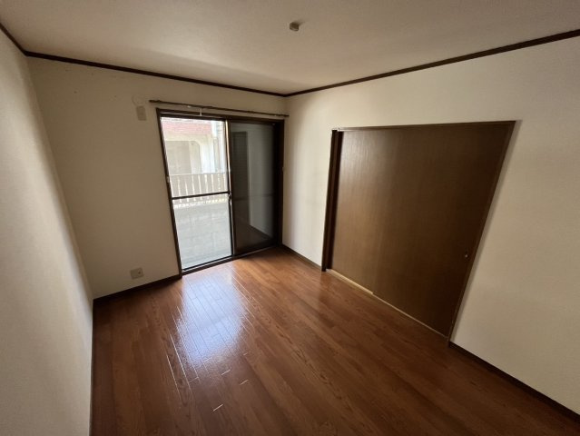尼崎市上坂部３丁目のアパートの洋室