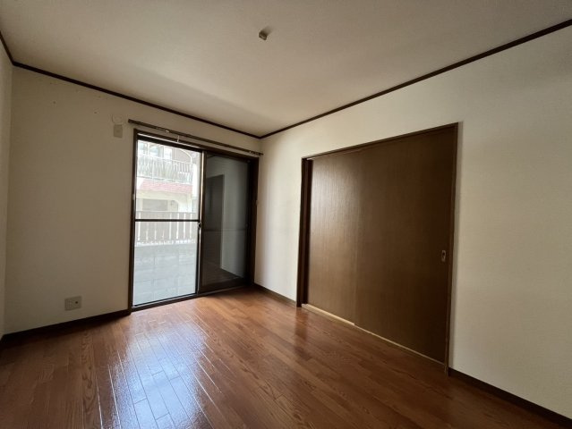 尼崎市上坂部３丁目のアパートの洋室|下駄箱