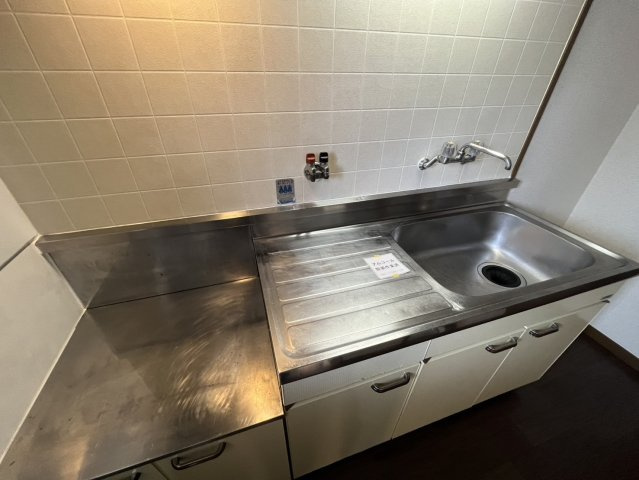 尼崎市上坂部３丁目のアパートのキッチン