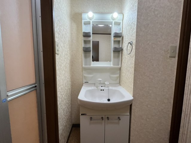 尼崎市上坂部３丁目のアパートの独立洗面台