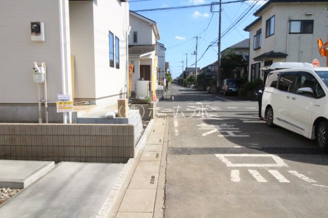 【新築】坂戸市石井新築住宅 全5棟 1号棟の前面道路含む現地写真|前面道路含む現地写真です