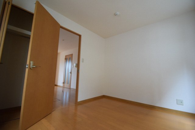 ウィステリアⅢの居間・リビング|人気の２LDK